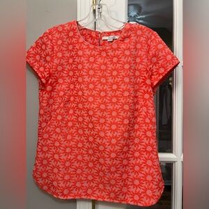 Boden coral short sleeved blouse with textured floral pattern sz 6 EUC